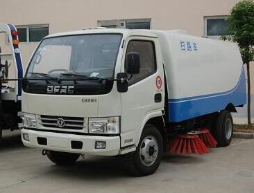 扫路车